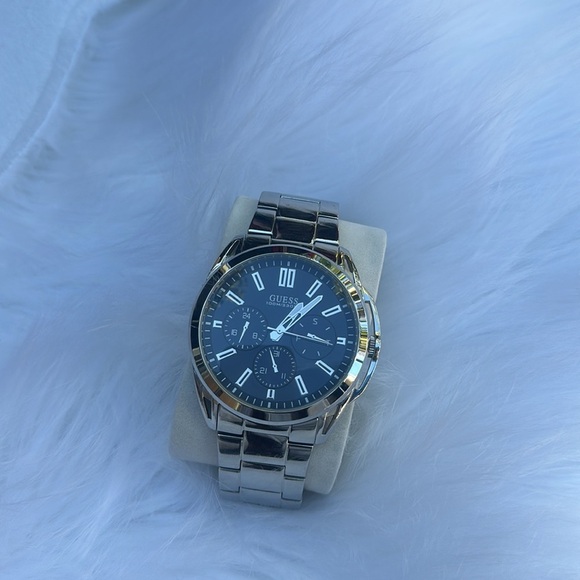 New Guess Silver-Tone Multi-function Men's Watch - Picture 7 of 10